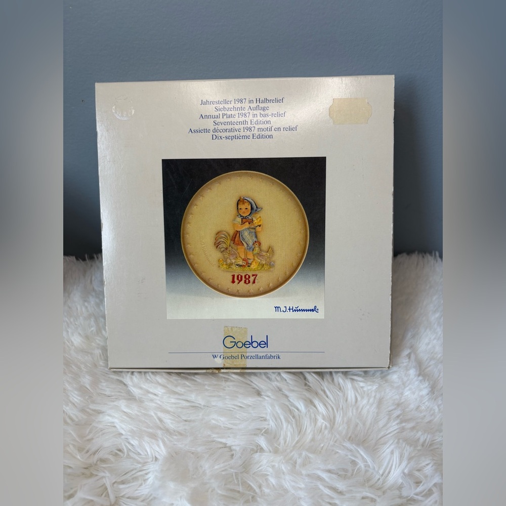 Vintage 1987 M.J Hummel "Feeding Time" Collectors Plate - Number HUM283 - Picture 4 of 4
